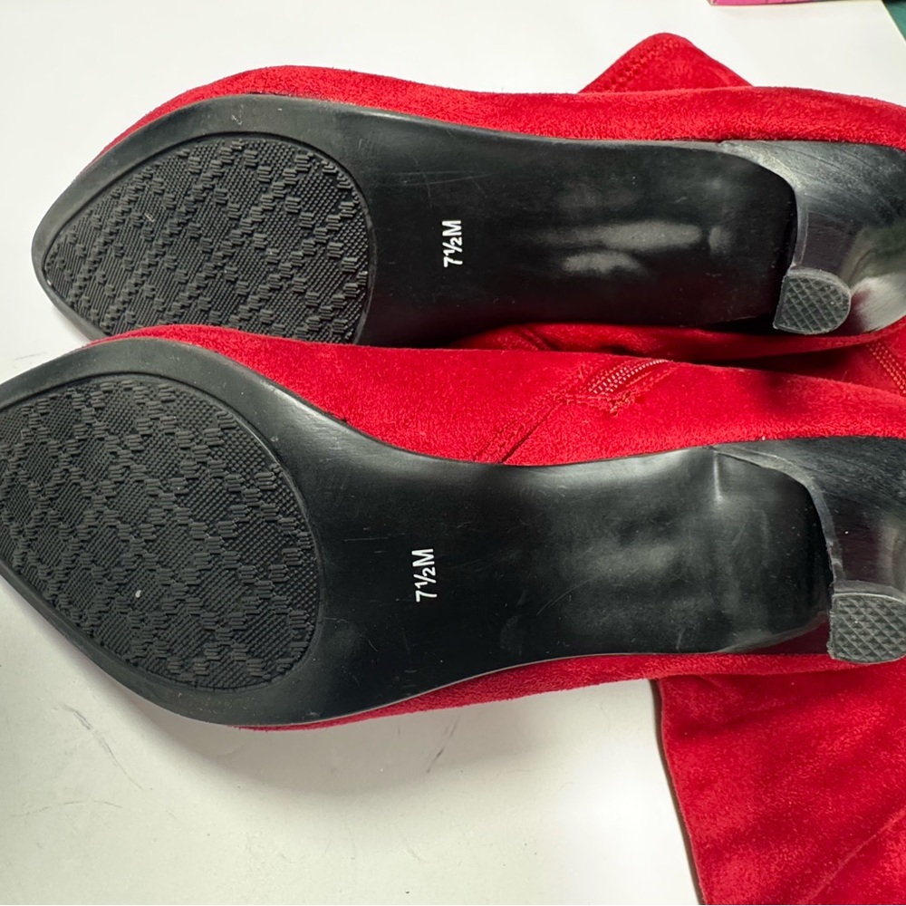 Elegant Red Women’s Suede Boots